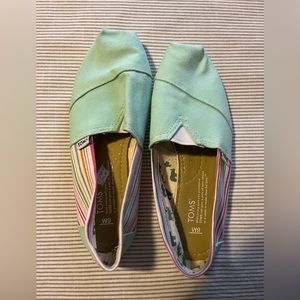 Tom’s original style. Mint green and multi striped. Size 9.